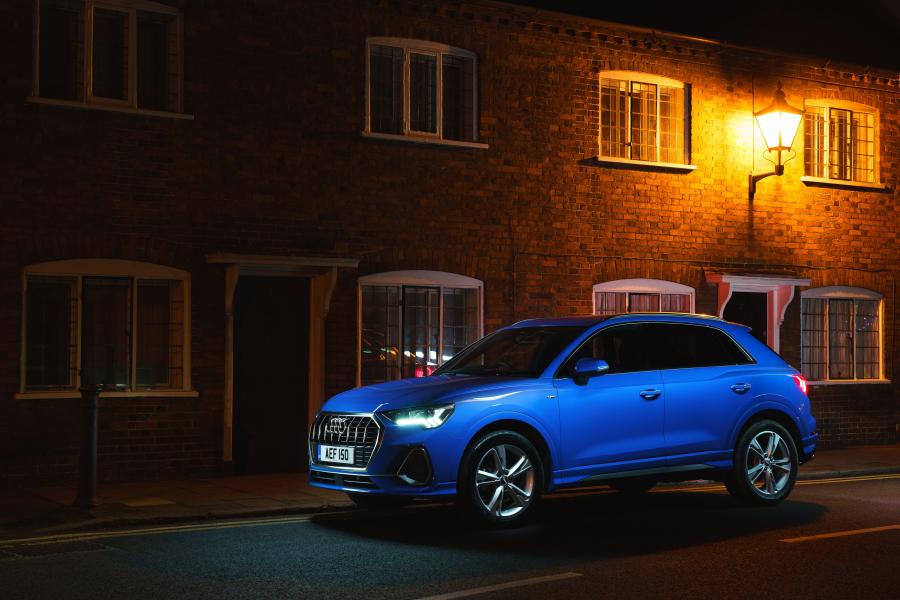  Audi Q3 35 TFSI S-Line (8U) 2018 года  (UK) (фото 3 из 40)